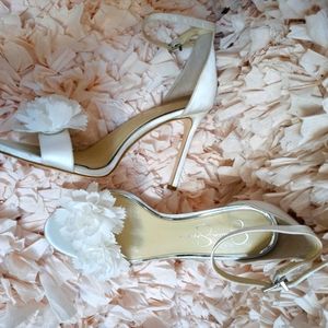 Jessica Simpson white florwer heels